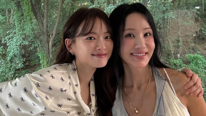 Bikin Fans Heboh! Ini Potret Kebersamaan Chun Woo Hee dan Uhm Jung Hwa