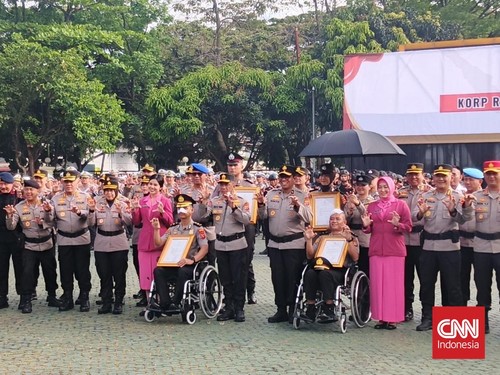 4 Polisi yang Terluka saat Kawal Demo di Jabar Dapat Kenaikan Pangkat