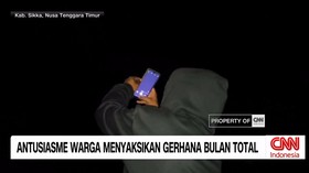 VIDEO: Antusiasme Warga Menyaksikan Gerhana Bulan Total