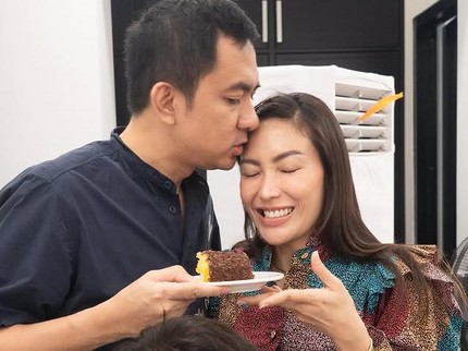 Ayu Dewi Rayakan Ultah ke 41, Intip Potretnya Rayakan Bareng Keluarga dan Anak Panti Asuhan