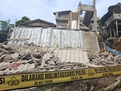 Bangunan Majelis Taklim yang Roboh di Bogor Kini Dipasangi Garis Polisi