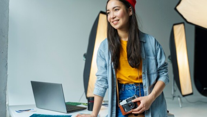 Career Minimalism tidak berfokus pada jabatan. Gen Z banyak yang memiliki side hustle./Foto: freepik.com/freepik