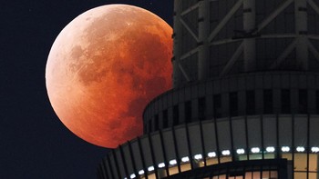 FOTO: Fenomena Gerhana Bulan di Penjuru Dunia