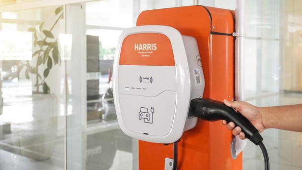 Fasilitas Baru HARRIS Hotel & Conventions Bundaran Satelit Surabaya: EV Charging