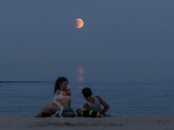 Gerhana Bulan Total di Sanur Gagal Terlihat, Tertutup Awan