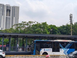 Halte TJ Polda Metro Beroperasi Lagi Usai Dibakar, Begini Kondisinya