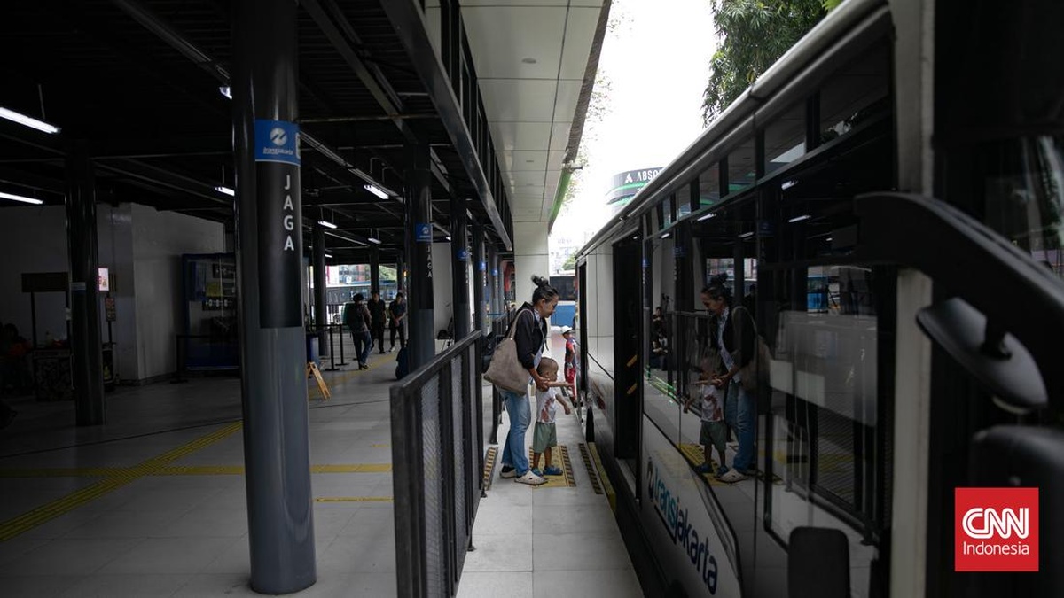 Aksi Ugal-ugalan Sopir TransJakarta Berujung Penumpang Terluka