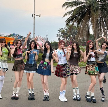 Kolaborasi Shopee X Hearts2Hearts Bikin Iklan 9.9 Super Shopping Day Makin Memesona!