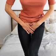 8 Cara Mengatasi Daerah Kewanitaan yang Gatal secara Alami dan Aman