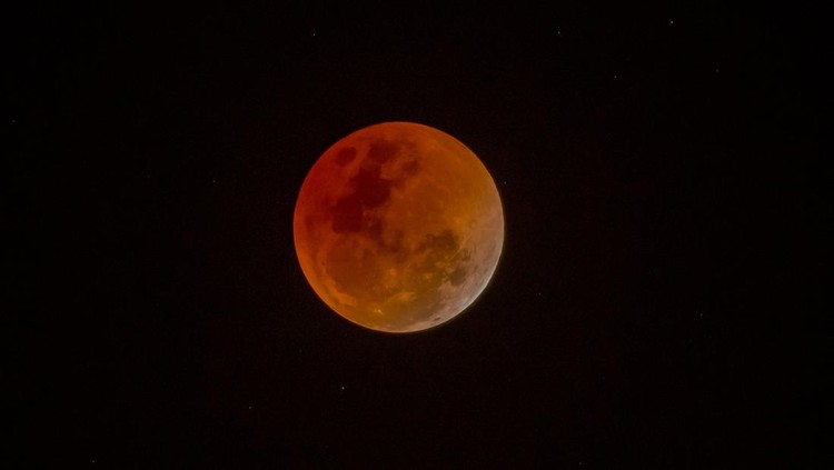 Indonesia Alami Blood Moon Tadi Malam, Kenapa Bulan Bisa Berwarna Merah Seperti Itu? Indonesia Alami Blood Moon Tadi Malam, Kenapa Bulan Bisa Berwarna Merah Seperti Itu?