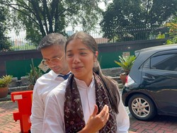 Franka Franklin Jenguk Nadiem Makarim di Rutan, Bawa Samosa-Pastel Buatan Ibu