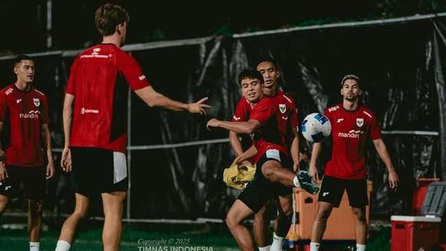 Adrian Wibowo Bisa Main di Indonesia vs Lebanon Adrian Wibowo dipastikan sudah bisa memihak Timnas Indonesia dalam laga uji coba FIFA Matchday melawan Lebanon di Surabaya, Senin (8/9) malam.