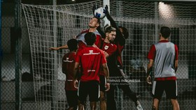 FOTO: Meramu Senjata Jelang Indonesia vs Lebanon