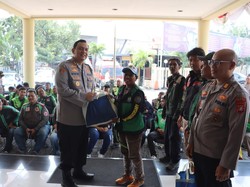 Polres Priok Gelar Cek Kesehatan Gratis dan Bakti Sosial untuk Driver Ojol