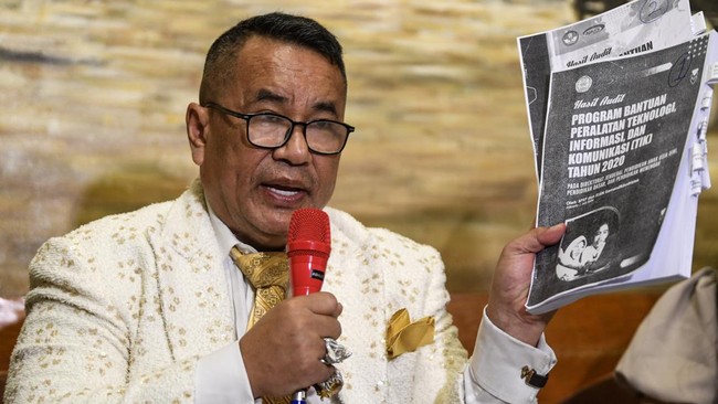 Advokat senior Hotman Paris mengaku ada 'orang dekat Solo' minta agar videonya yang imbau aparat tak menahan Roy Suryo dan dr Tifa untuk dihapus.