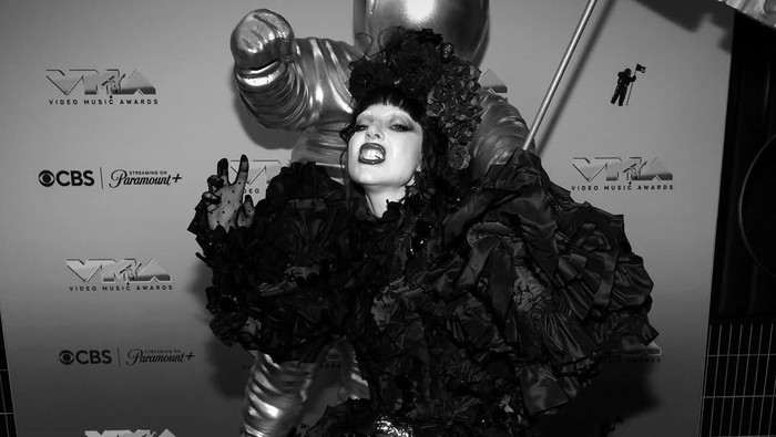 Lady Gaga di MTV VMA 2025. Ia mengenakan gaun Marc Jacobs