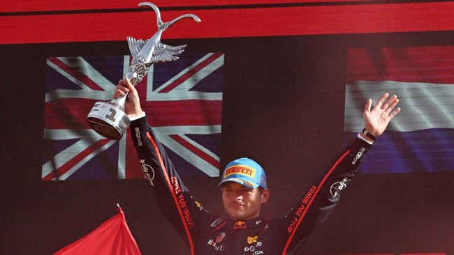 Verstappen Kalahkan Norris dan Piastri Max Verstappen berhasil memenangkan F1 GP Italia di Monza, Minggu (7/9). Verstappen mengalahkan Lando Norris yang ada di posisi kedua.