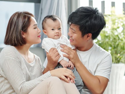Mengasuh Anak Ternyata Bisa Bikin Otak Orang Tua Lebih Muda