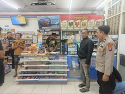 Rampok Bersenpi Sekap Penjaga Minimarket di Lamongan, Rp 20 Juta Raib