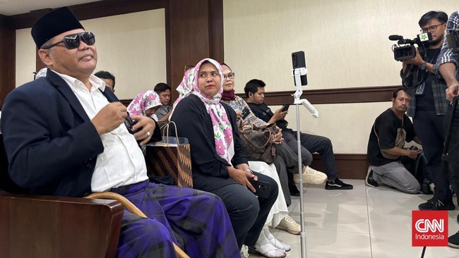 Wakil Presiden Gibran Rakabuming Raka digugat secara perdata senilai Rp125 Triliun oleh warga Jakarta Barat, Subhan. Berikut petitum lengkap gugatannya.