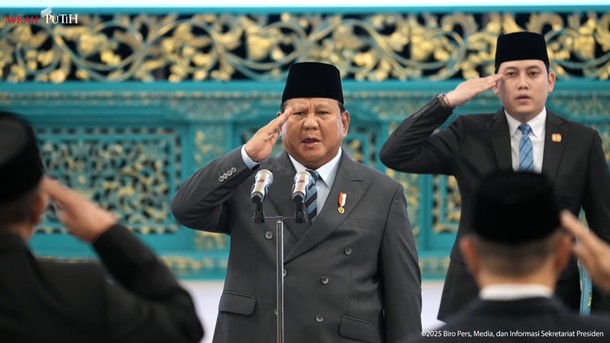 Reshuffle Kabinet Prabowo-Gibran Bikin Pasar Goyah! IHSG Anjlok Hampir 1%