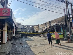 Situasi Ruko Terbakar di Jalan Fatmawati: Digaris Polisi, Lalin Dialihkan