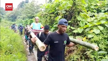 VIDEO: Warga Pulau Seram Ditandu 26 KM Demi Berobat