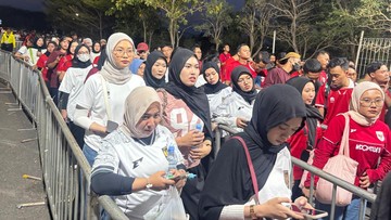 Kabar Sport CNN Terbaru : Ribuan Suporter Padati Stadion GBT, Yakin Indonesia Hajar Lebanon