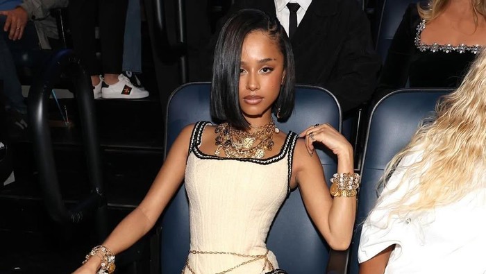 Tyla di MTV VMA 2025. Ia mengenakan dress dari Chanel dan perhiasan Pandora.