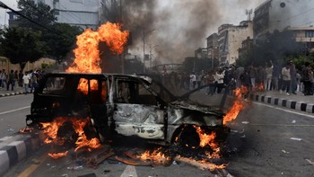 FOTO: Chaos Demo di Nepal, Rumah Presiden hingga PM Dibakar