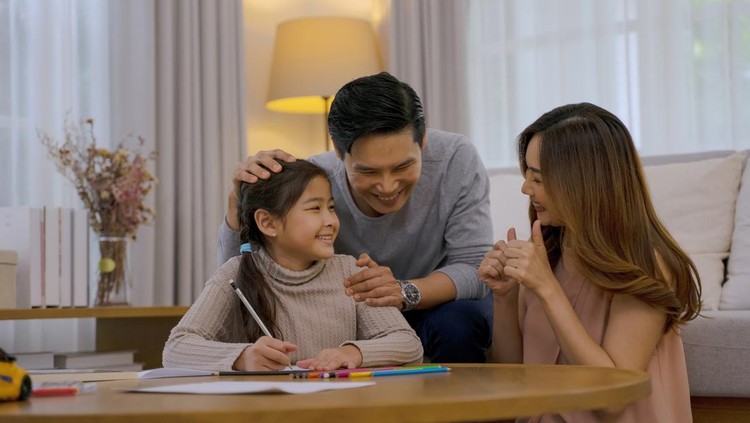 4 Kebiasaan Orang Tua Menurut Pakar Harvard yang Bikin Anak Mandiri dan Sukses 4 Kebiasaan Orang Tua Menurut Pakar Harvard yang Bikin Anak Mandiri dan Sukses