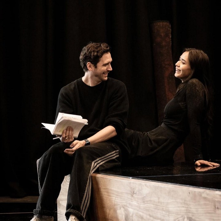 <p>Artis Adinia Wirasti dan suami bule Michael Wahr tengah berada di Australia untuk ikut serta dalam pementasan teater berjudul <em>Romeo &amp; Juliet</em>. Keduanya bakal beradu akting di panggung teater, Bunda. Di teater ini, Adinia Wirasti memerankan Lady Capulet, sementara suaminya memerankan Lord Capulet. (Foto: Instagram @adiniawrst)</p>