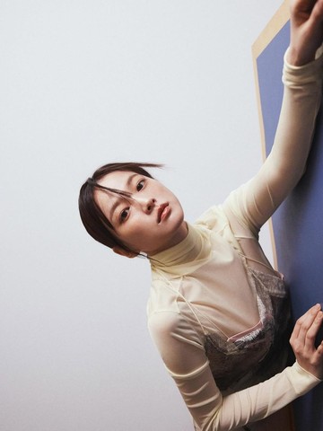 Selalu Anggun dan Chic, Ini 7 Gaya OOTD Chun Woo Hee Pemeran Drama My Youth