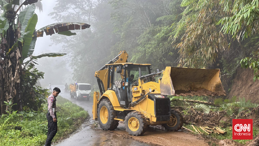 Madiun-Ponorogo Lumpuh! Longsor Parah Terjang Kandangan 1  Madiun-Ponorogo Lumpuh! Longsor Parah Terjang Kandangan