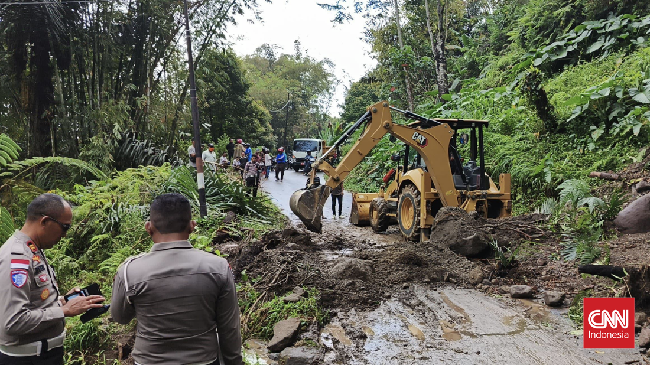 Banjir bandang dan tanah longsor di Nagekeo, NTT, menyebabkan 3 warga tewas dan 4 masih hilang hingga Selasa malam.