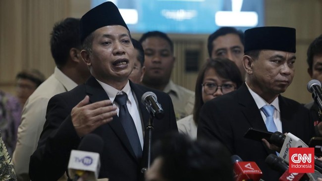 Menkop Ferry mengatakan kehadiran koperasi desa memberikan alternatif kepada masyarakat agar tidak terjebak praktik pinjol yang jelas ditetapkan MUI, haram.