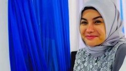 Cantik Berhijab, Nikita Mirzani Baca Saritilawah di Rutan