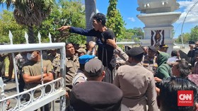 Aliansi Mahasiswa NTT Turun ke Jalan Tuntut Hapus Tunjangan DPRD NTT