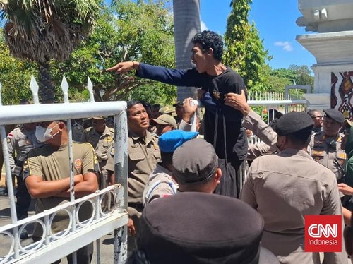 Aliansi Mahasiswa NTT Turun ke Jalan Tuntut Hapus Tunjangan DPRD NTT