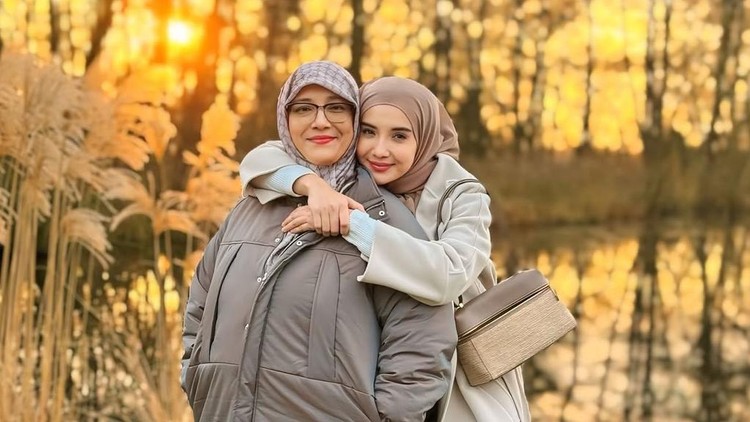 Doa Menyentuh Fenny Bauty untuk Sang Putri Zaskia Sungkar yang Akhirnya Hamil Anak Kedua Ibunda Zaskia Sungkar mengungkapkan doa menyentuh untuk putrinya yang sedang hamil calon anak kedua. Simak yuk Bunda ungkapan doa dari Fenny Bauty berikut.