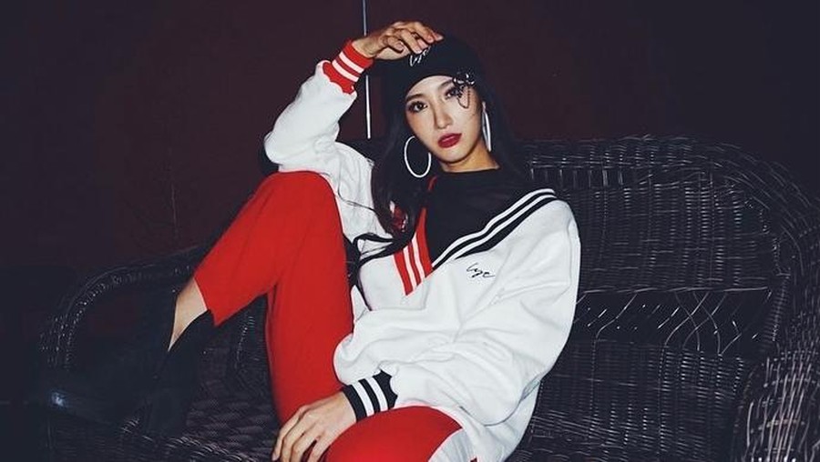 EJAE EJAE, penyanyi dan penulis lagu Korea-Amerika yang makin dikenal lewat suara menyanyinya untuk karakter Rumi dalam film Netflix K-Pop Demon Hunters.