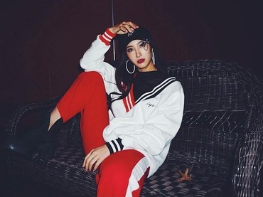 img-title Siapa EJAE? Penyanyi Suara Rumi dalam 'K-Pop Demon Hunters' yang Viral