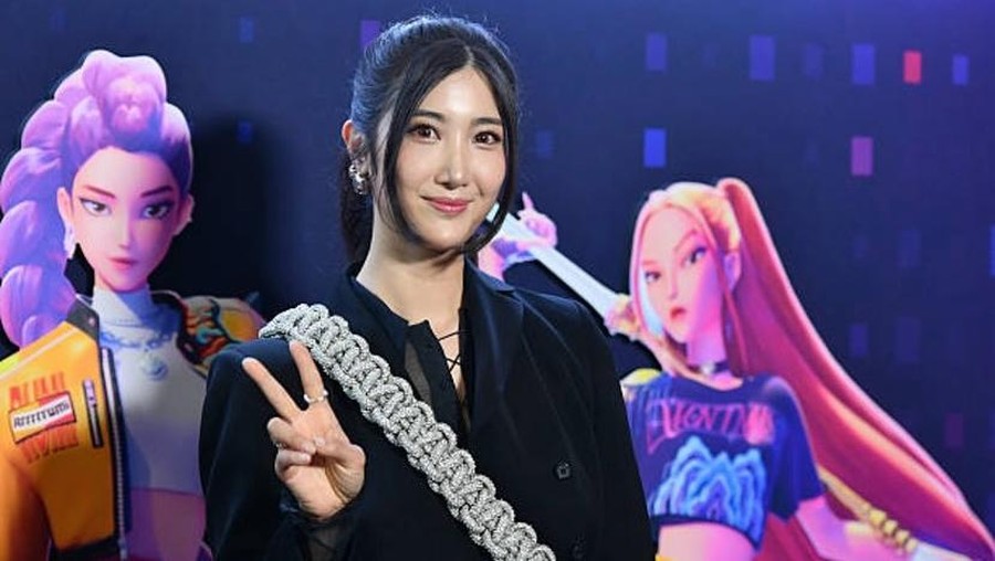 EJAE EJAE, penyanyi dan penulis lagu Korea-Amerika yang makin dikenal lewat suara menyanyinya untuk karakter Rumi dalam film Netflix K-Pop Demon Hunters.