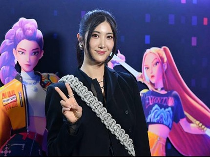 OST 'Kpop Demon Hunters' Menang Golden Globes, EJAE Menangis Haru di Panggung