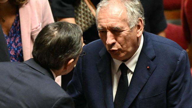 Perdana Menteri Prancis, Francois Bayrou, akan menghadapi mosi tidak percaya dari parlemen yang digelar pada hari ini Senin (8/9).