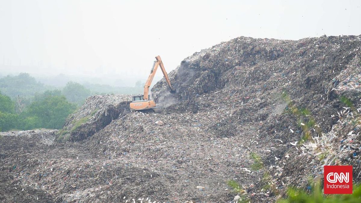 Gunung Sampah Menjulang 50 Meter Jadi Masalah di TPA Medan