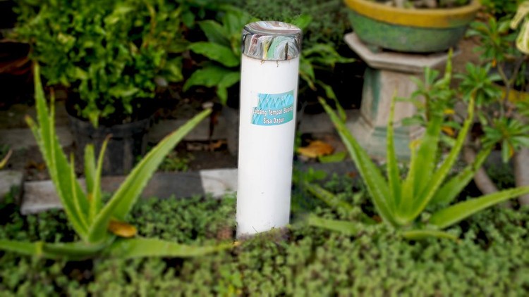 Ilustrasi biopori Biopores are water absorption holes made vertically into the ground. This hole has a diameter of 10-30 cm and a length of 30-100 cm. Biopores are usually found on residential streets, school yards and around residential areas.

Biopori functions as a water absorber for the soil and makes natural compost. Biopori also helps reduce the risk of flooding, improves groundwater quality, and provides other ecological benefits.