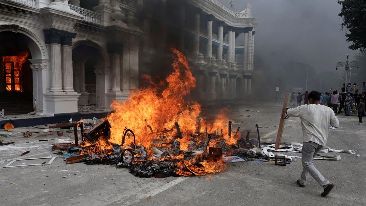 Istri Eks PM Nepal Meninggal Dunia usai Rumah Dibakar Demonstran