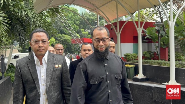 KPK menyatakan pendakwah Khalid Basalamah diperiksa selaku pemilik travel haji sekaligus saksi fakta kasus dugaan korupsi penentuan kuota haji di Kemenag.