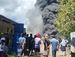 Ada Ledakan Sebelum Pabrik Ban Bekas di Konsel Terbakar Tewaskan 1 Pekerja